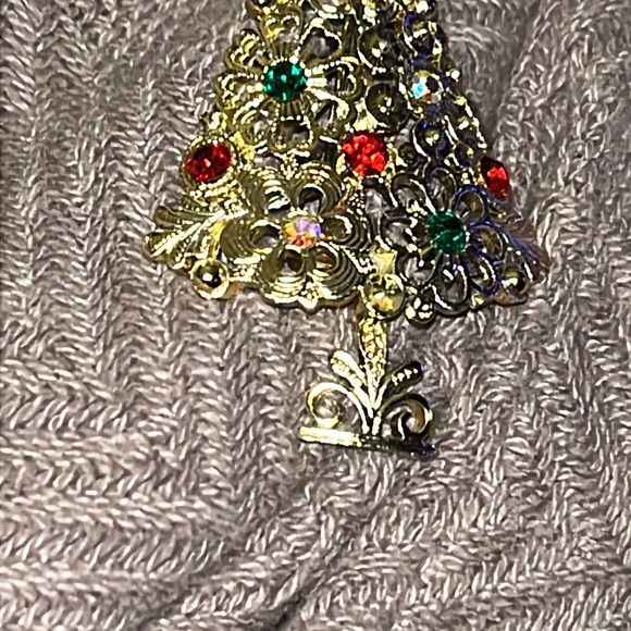 ❤️5 for $15-00Elegant Gold Christmas Tree Brooch with Multicolor Gems - Picture 2 of 3